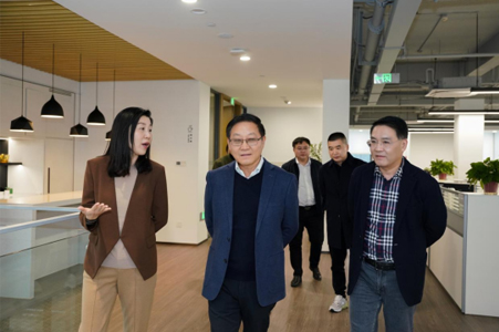 省住建廳原副廳長、國際綠建聯(lián)盟執(zhí)行主席、江蘇省人民政府參事室特聘專家劉大威一行蒞臨城發(fā)設(shè)計考察指導(dǎo)